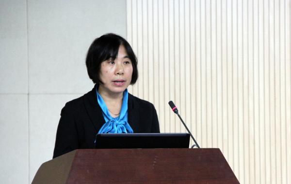 张秀霞做工会工作汇报 薛佳鹏 摄影 张秀霞做工会工作汇报 薛佳鹏 摄影
