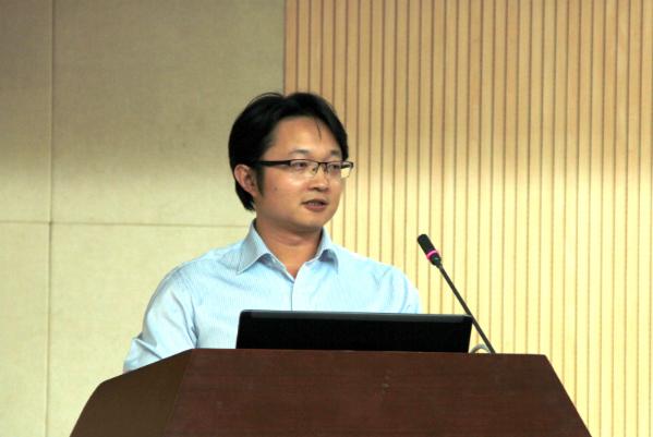 李传做教代会提案总结 薛佳鹏 摄影 李传做教代会提案总结 薛佳鹏 摄影