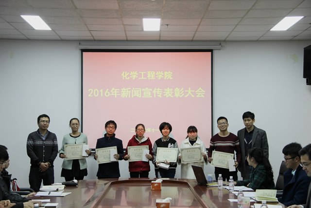 颁奖嘉宾与新闻宣传先进个人合影 魏孟吉摄影 颁奖嘉宾与新闻宣传先进个人合影 魏孟吉摄影