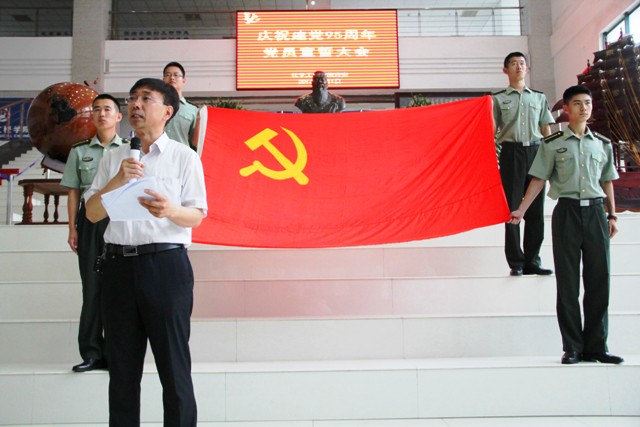 冯宝鹏书记在庆祝建党95周年主题活动中发言 魏孟吉摄影 冯宝鹏书记在庆祝建党95周年主题活动中发言 魏孟吉摄影