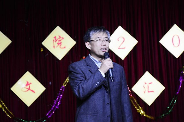 杨经理致辞 李博一摄影 杨经理致辞 李博一摄影