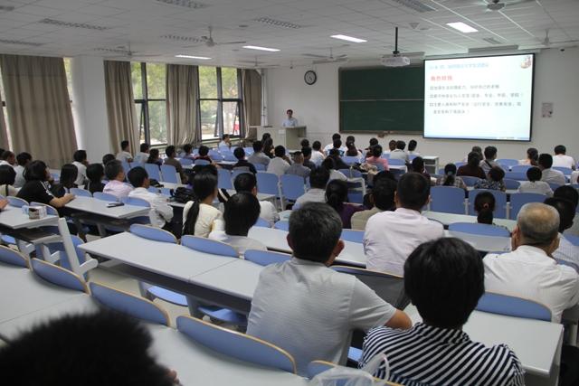 精心准备新生家长会 精心准备新生家长会
