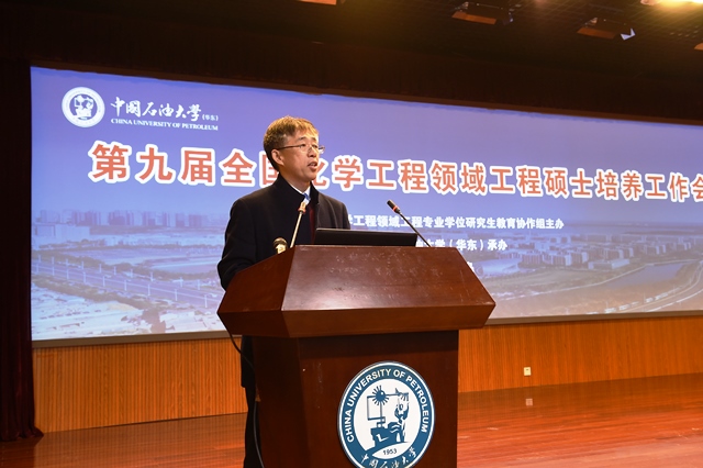 化工公司经理杨朝合主持开幕式 化工公司经理杨朝合主持开幕式