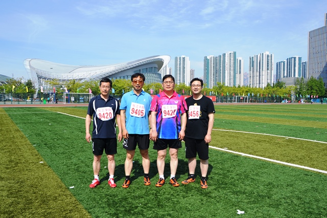 二级领导干部接力合影 魏孟吉摄影 二级领导干部接力合影 魏孟吉摄影