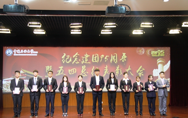 环境工程专业本科2015级1班、2班团支部“走出校门,绿色出行” 世界环境日活动获评“十佳团日活动” 陈浩摄影 环境工程专业本科2015级1班、2班团支部“走出校门,绿色出行” 世界环境日活动获评“十佳团日活动” 陈浩摄影