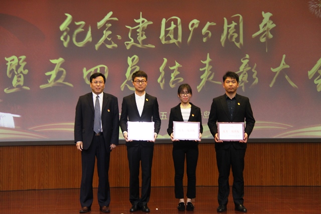 公司获评“优秀团校” 陈浩摄影 公司获评“优秀团校” 陈浩摄影