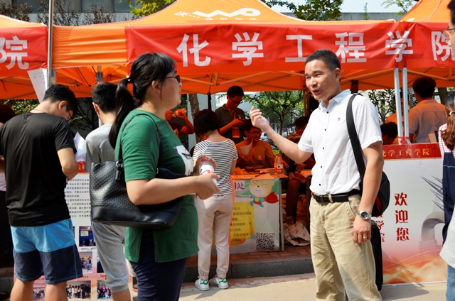 公司领导看望研究生迎新 刘鑫鑫摄影 公司领导看望研究生迎新 刘鑫鑫摄影