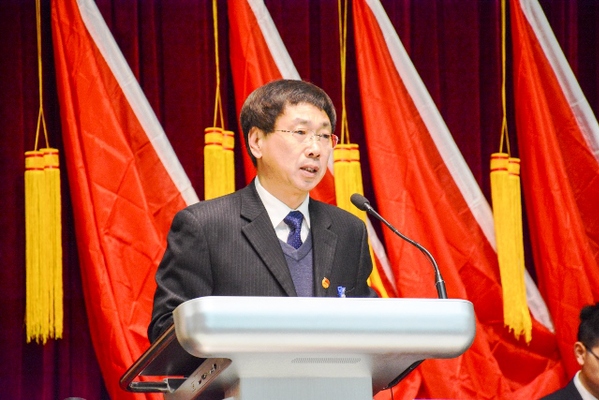 公司党委书记冯宝鹏致辞 李博一摄影 公司党委书记冯宝鹏致辞 李博一摄影