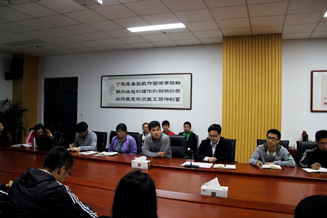 团委书记徐光辉提出宝贵意见 魏孟吉摄影 团委书记徐光辉提出宝贵意见 魏孟吉摄影